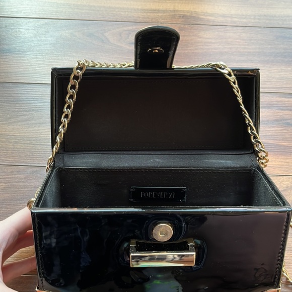 Hard-sided Trunk Style Purse - Picture 4 of 6